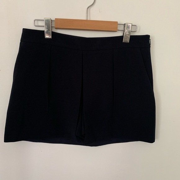 Club Monaco navy blue skort - Picture 1 of 3